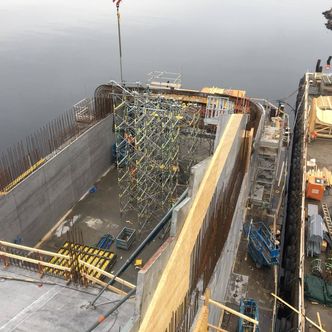 Når konstruksjonen er ferdig, vil lekteren frakte den til Båly i Lindesnes. Foto:  Gaute Ubostad