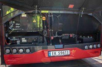 Ingen dieselmotor: Der vi før fant en støyende og forurensende dieselmotor finner vi nå to av de tre svær batteriene. Foto: ORV