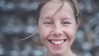 Torunn Kjeldstad er doktorgradstudent og forsker på solcelleteknologi ved Universitetet i Oslo. Foto: BENJAMIN A. WARD