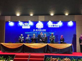 Kontraktsignering i Kuala Lumpur. Foto:  Kongsberg