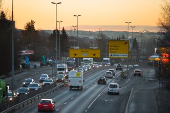 Ring 3 ved Storo mandag morgen. På grunn av lave temperaturer og stillestående luft de nesten dagene, ble det innført et midlertidig forbud mot å kjøre dieselbiler på kommunale veier fra tirsdag. Foto:  Håkon Mosvold Larsen/NTB scanpix