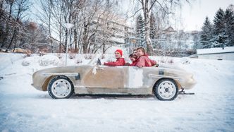 Den første testturen for et par måneder siden i den da uferdige Troll 7-bilen. Fra venstre: Håvard Teigen, Simon Gåseby Gjerde, Tor Henry Dyer og Harald Grøndahl. Foto:  Ove Baardsgaard