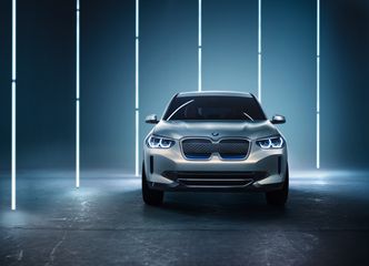 IX3 har design som gjør at den minner mer om andre elbiler fra BMW. Foto: BMW