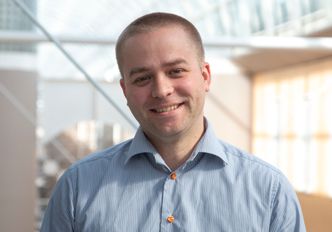 Øyvind Hjulstad er virksomhetsarkitekt i 99X. Hans fokus er alltid kundens tid, og besparelse av den.