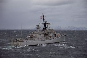 Fregattene i Oslo-klassen seilte med to firedoble utskytingskasser med Sea Sparrow-missiler. Dette er KNM Trondheim på en øvelse for 20 år siden. Foto:  Torbjørn Kjosvold / Forsvaret