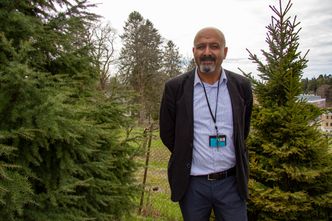 Ramzi Hassan er professor ved Institutt for landskapsarkitektur ved NMBU. Han er grunnlegger og leder av universitetets VR-lab. Foto:  Tuva Strøm Johannessen