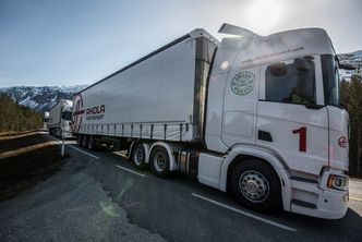 Kameraer og radarer samler inn informasjon som trengs for å utføre konvoikjøringen. Foto:  Mathias Klingenberg