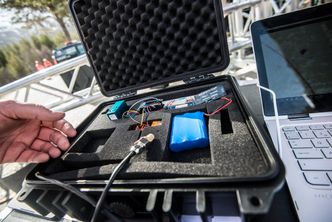 NB-IoT-sensorer som blant annet måler partikler, temperatur og fuktighet skal plasseres ved E8. Foto:  Mathias Klingenberg