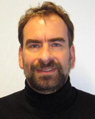 Professor Joachim Reuder ved UiB har samlet værdata med mikrofly i 10 år. Foto: UiB