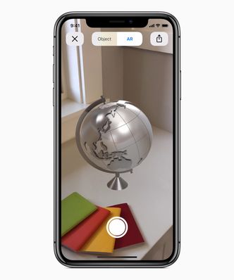 Det nye AR-filmformatet legger blant annet til rette for plassering av virtuelle 3D-objekter i virkelige rom. Foto: Apple