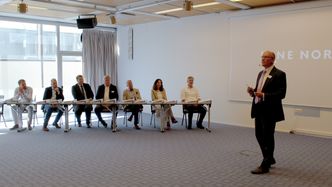 BaneNor har ledet forhandlingene på egne og togeiernes vegne. Her presenterer teknologidirektør Sverre Kjenne kontrakten. Foto: Siri Lied-Endresen /Bane Nor