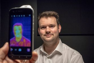 Termokamera: Det er lett å se kroppsvarmen fra Tim Shepard som er sjef for programvare i Bullitt Group. Foto:  Odd R. Valmot