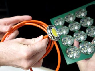 Det er en 26 slike led-brikker på en kule. Hver brikke gir 8000 lumen lysutbytte. Foto: SEALAB OCEAN GROUP