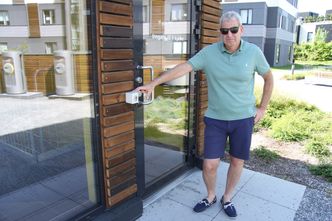 Lennart Valner påpeker manglende beskyttelse av elektronisk nøkkelboks. Foto:  Tuva Strøm Johannessen