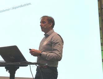 innkjøps- og produksjonsdirektør Tore Roppen i Kleven verft trakk fram utfordringen med å få tak i nok stål til de massive prosjektene. Foto: Martin Gramnæs