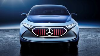 I sportmodus endrer fronten seg til å vise en rød versjon av den klassiske panamericana-grillen som for øvrig har gjort comeback på en rekke AMG-modeller. Foto: Daimler
