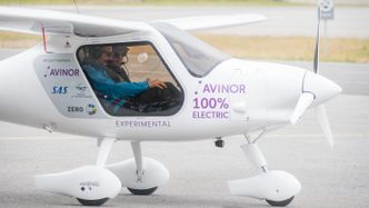 Solvik-Olsen og Falk-Petersen i Pipistrel-flyet. Foto: Eirik Helland Urke