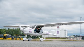 Avinor-sjef Dag Falk Pedersen fløy selv den første elektriske flyturen over norsk jord. Foto: Eirik Helland Urke