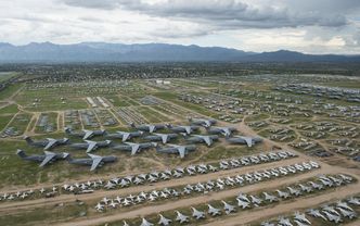 AMARG med blant annet et knippe pensjonerte C-5 Galaxy-er på et bilde fra 2017. Foto: Staff Sgt. Perry Aston
