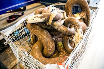 Denne kjettingen med en diameter på 152 mm er hentet inn for å testes hos DNV GL fordi den allerede har passert sin levetid på 20 år. Den var fremdeles uten skade og like sterk. Foto: Tormod Haugstad