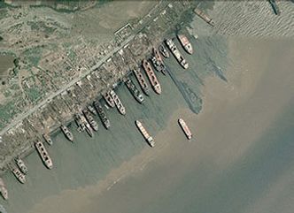 Skip til opphugging på stranden i Alang, India.  Foto:  Priya Blue Industries