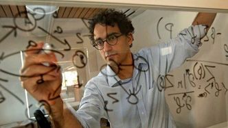 Simon DeDeo er matematiker og professor ved Carnegie Mellon-universitetet. Foto: Pressefoto