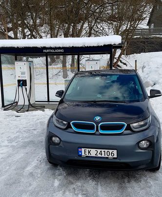 Om vinteren kan det oppleves som om laderen ikke gir like mye strøm. I realiteten er det bilen som struper effekten. Foto: Marius Valle