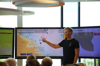 Operatøren kan via et "dashboard" sette "waypoints" og bestemme hastighet imellom dem og fastsette avviksgrenser. Dette er ideer Kongsberg Maritime vil bygge videre på. Foto:  Tore Stensvold