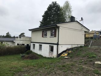 Et nokså slitt hus kan enkelt oppgraderes til energieffektiv standard. Huset på bildet er Glavas testhus før oppgradering.