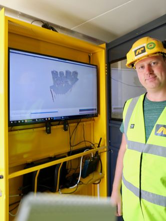 BIM-koordinator i AF-gruppen Rune Huse Karlstad inne i «bim-kiosken». Foto:   Heidi Sævold