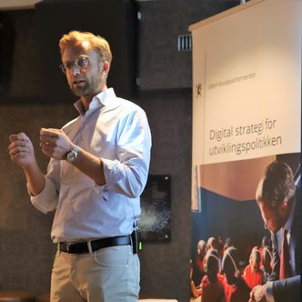 Utviklingsminister Nikolai Astrup presenterte regjeringens digitale strategi for utviklingspolitikk under Arendalsukas første dag. Foto:  Sarah McDonald Gerhardsen