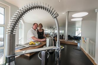 Kjøkkenøya har også plass til en iMac. Foto: Mathias Klingenberg