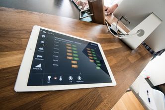 En 12,9 tommers iPad Pro er blant skjermene som kan styre hjemmet. Foto: Mathias Klingenberg