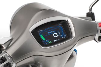 Infoskjerm gir deg alle opplysninger om rekkevidde og batteri. Foto: Piaggio