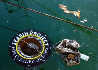 Seabin ble startet av to australske surfere og filtrerer blant annet søppel og olje fra sjøvann. Foto: The Seabin Project