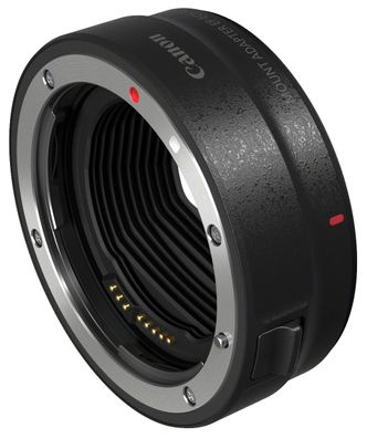 Adapter: For å bruke objektiver fra de tidligere fullformat speilreflekskameraene må man ha et adapter som flytter objektivet bort fra sensoren lik den avstanden som speilmekanismen før opptok. Foto: Canon