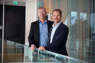 Tett samarbeid er nøkkelen. Jens Hauge (t.v.) og Petter Arnesen finner veien til løsningene sammen, og bryter ut av siloene. Det gir uante muligheter for prosjektene de jobber med.
