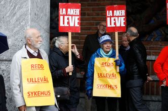 Helsepartiet, Oslo Frp og aksjonen Redd Ullevål sykehus holdt en protestmarkering i borggården utenfor Rådhuset tirsdag. Foto:  Ole Berg-Rusten / NTB Scanpix