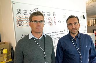 Avdelingsleder Marius Bjørn var ansatt i Kongsberg Oil & Gas, mens salgsdirektør Kristian Mikalsen sluttet i Aker Solutions før han ville blitt nedbemannet. Foto:  Tormod Haugstad