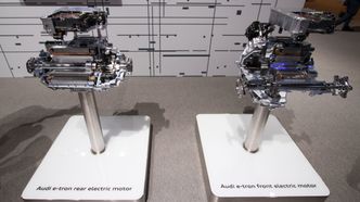 Elmotorene på bakre og fremre aksling. Foto:  Marius Valle