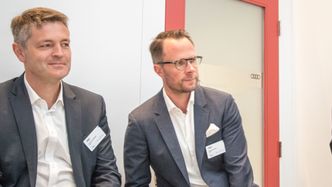 Audis drivlinje- og elektrifiseringseksperter Günther Mendl og Sigfried Pint. Foto:  Marius Valle