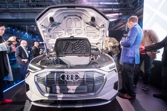 Under panseret er bilens «frunk». Foto:  Marius Valle