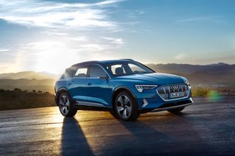 E-tron i blått. Foto: AUDI AG