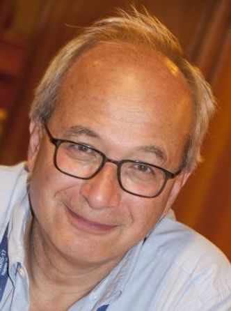 Legene som behandler kreft, må hver gang velge mellom mange millioner ulike behandlingsmuligheter, sier professor Arnoldo Frigessi. Det er en type problem som datamaskiner kan hjelpe til med å løse. Foto: Det medisinske fakultet, UiO.