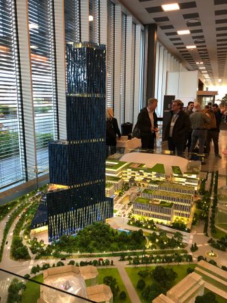 Modell av skyskraperen Det store blå står utstilt i Aker Solutions' lokaler på Fornebu. 10102018. Foto:  TU Bygg