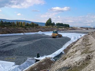 E16 mellom Slomarka og Kongsvinger – en strekning på 16,5 kilometer – er frostsikret med Glasopor