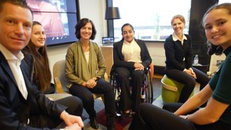 Fra venstre: Direktører for løsningssalg Morten Meier og Charlotte Sylvia Dalen Tjore, administrerende direktører Kimberly Lein-Mathisen og Nikita Abbas, direktører for offentlig sektor Lena Lundgreen og Sunniva Kielland Einejord. Foto: Kjersti Flugstad Erikse