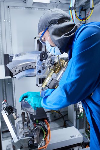 Produksjon av celleprototyper hos BMW. Foto: Fabian Kirchbauer/BMW