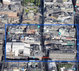Kvartalene langs Karl Johan som kalles Promenaden. Den røde streken viser hvor sensorene henger. Foto: Skjermdump/Google Maps