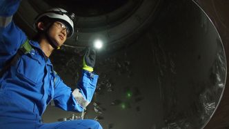 Mange av DNV GLs ansatte er på steder det ikke frister å dra frem en PC. Foto: DNV GL
